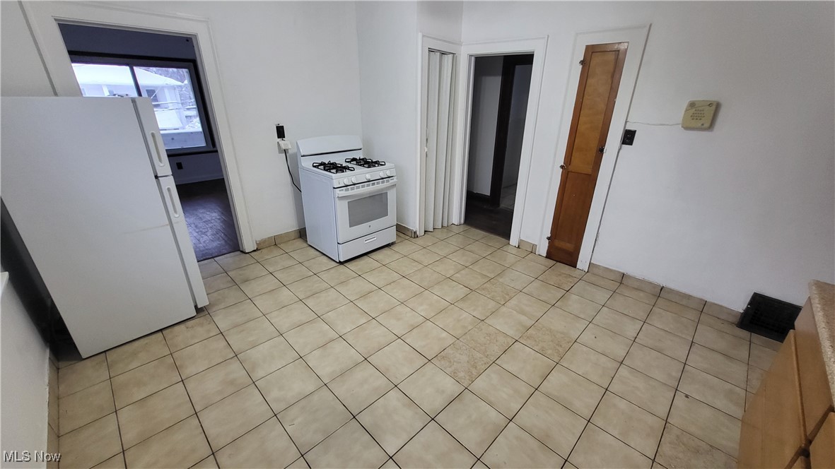 Cleveland, Ohio 44110, United States, 2 Bedrooms Bedrooms, ,1 BathroomBathrooms,Residential,Active,80818
