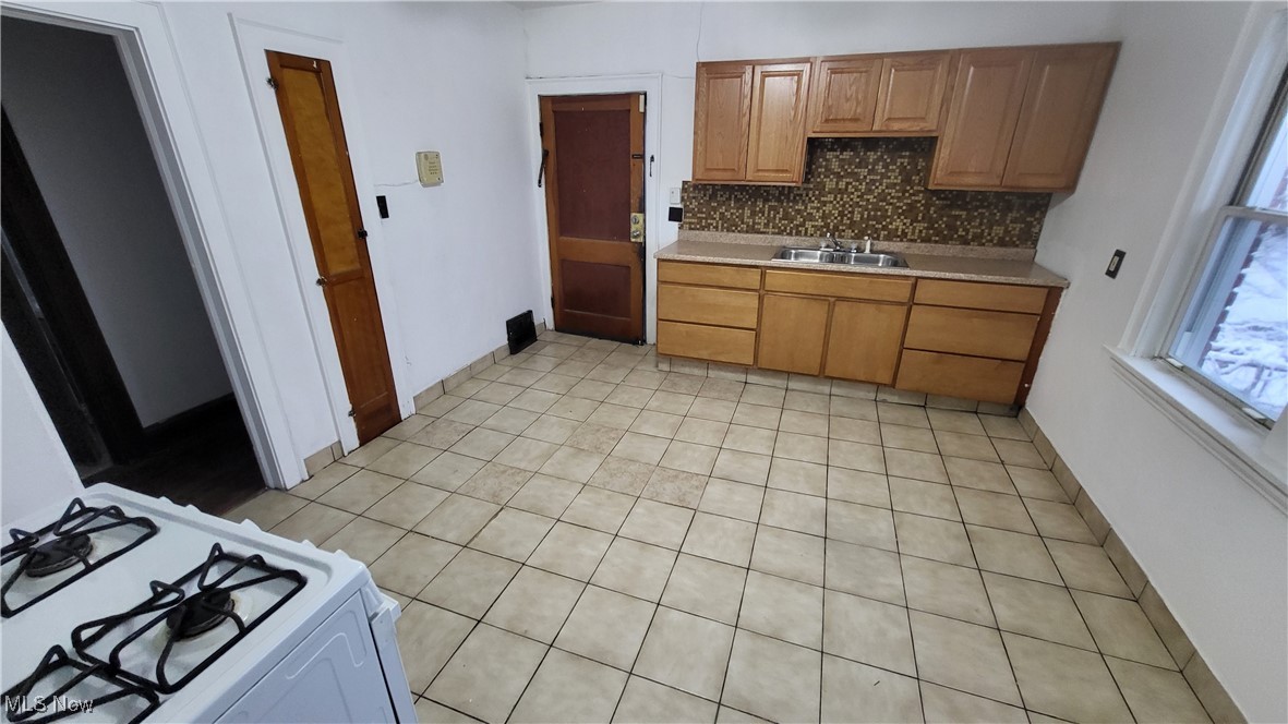 Cleveland, Ohio 44110, United States, 2 Bedrooms Bedrooms, ,1 BathroomBathrooms,Residential,Active,80818