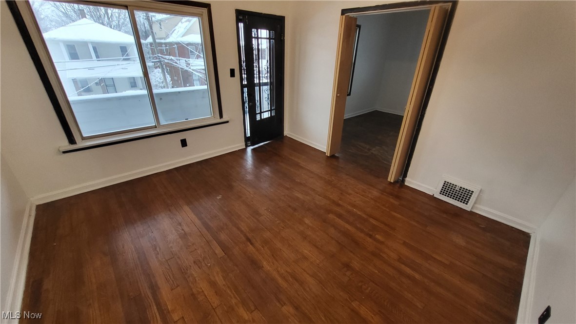 Cleveland, Ohio 44110, United States, 2 Bedrooms Bedrooms, ,1 BathroomBathrooms,Residential,Active,80818