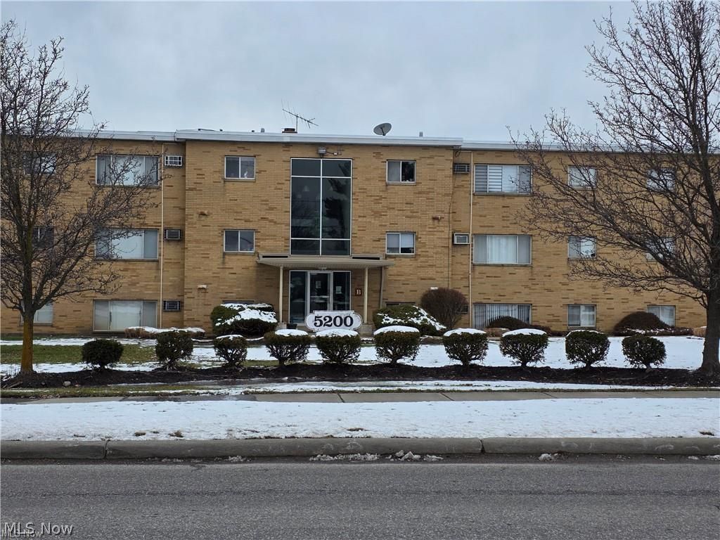 Photo 1 of 22 — 5200 Royalton Road 10C, North Royalton, OH 44133