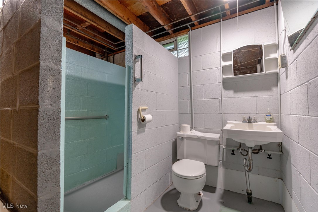 3270 Carper Avenue, Akron, Ohio image 33