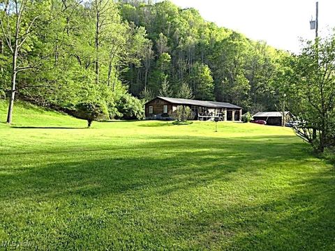 Homes For Sale - 1389 Middle Fork Road<br/> Calhoun County, Millstone, WV 25261