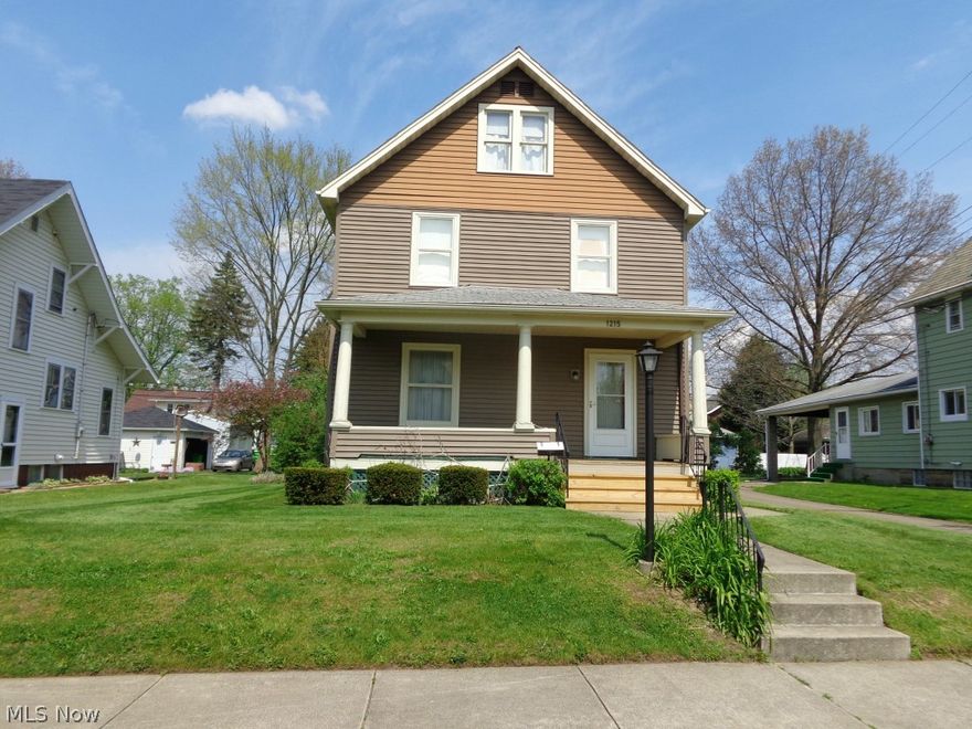 2 story-3 Bedroom, 1 Bath home with natural woodwork. Spacious living room with wood accordian door that separates family room from living room. Nice big yard. Great neighborhood. Close to schools and I77