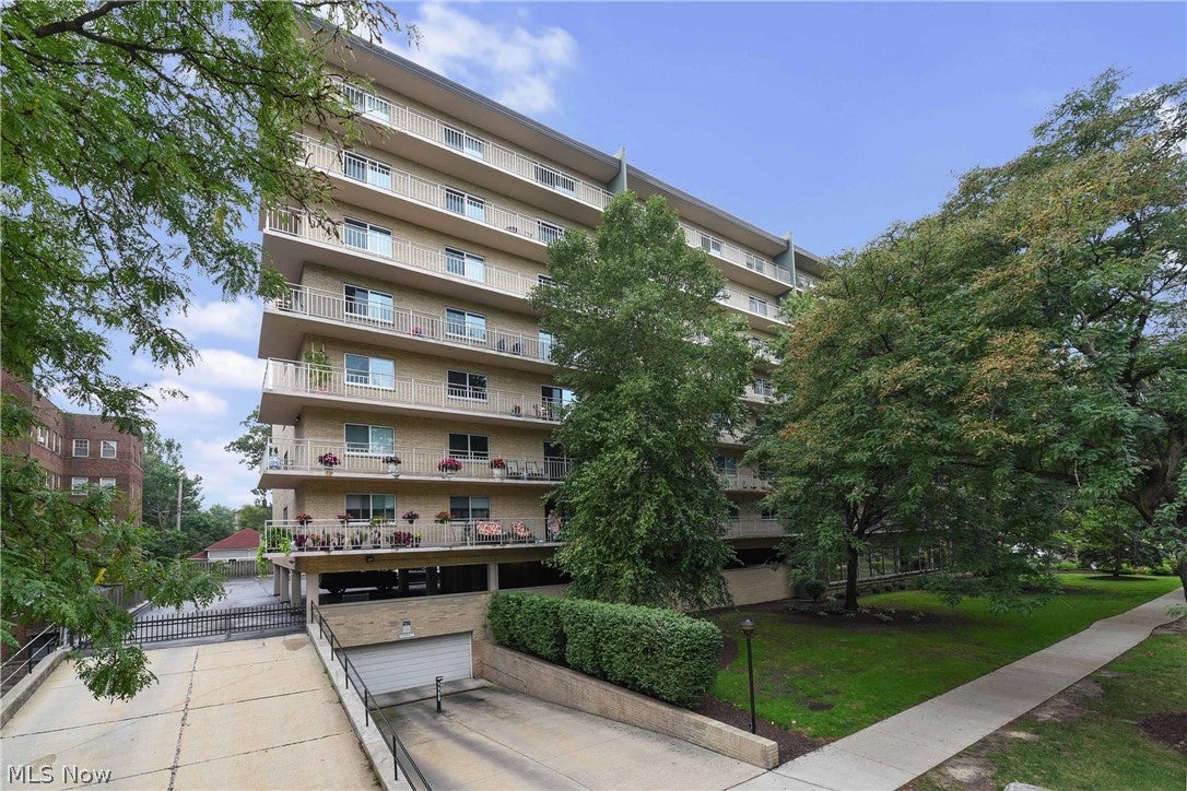 10301 Lake Avenue 807