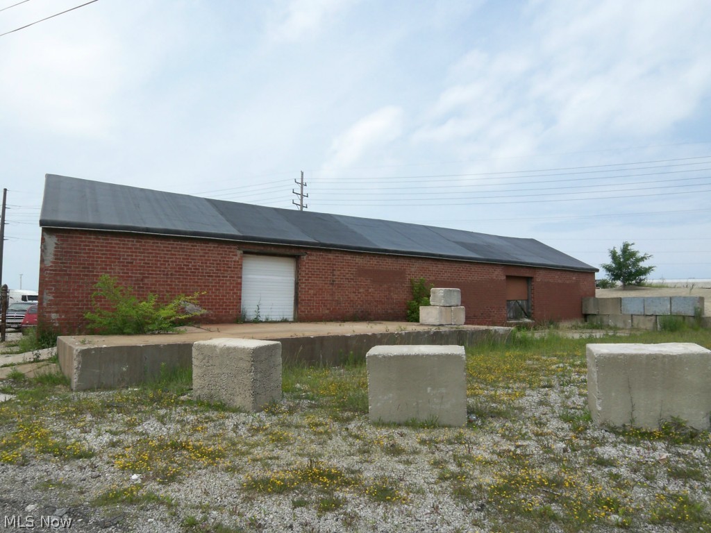 Public Auction on Thursday August 20 @ 1 PM. Price shown is the minimum bid price at auction. Sells to the highest bid at or above the minimum. Auction location: Radisson Eastlake. Frontage galore on this great property for your business. Come to the auction prepared to buy and your business will have a great location with nearby freeway access. Don't let someone else take your dream location.