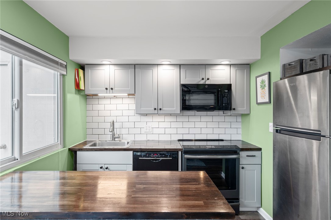 Georgetown/Lyndhurst Condo - Residential