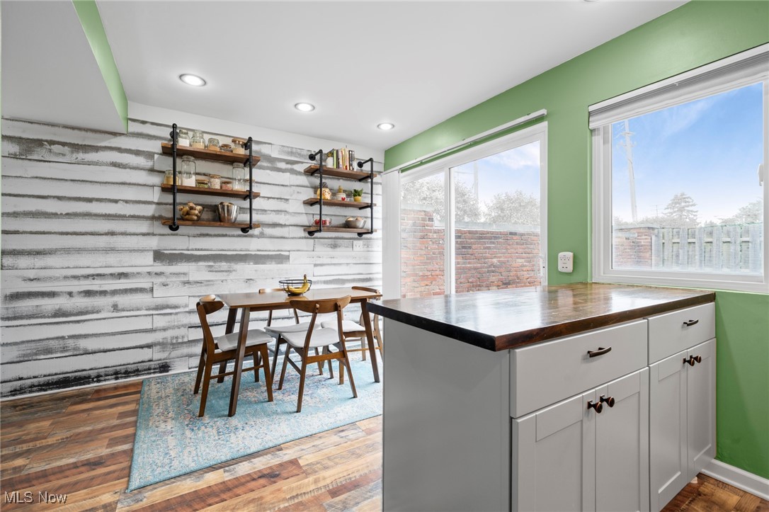 Georgetown/Lyndhurst Condo - Residential