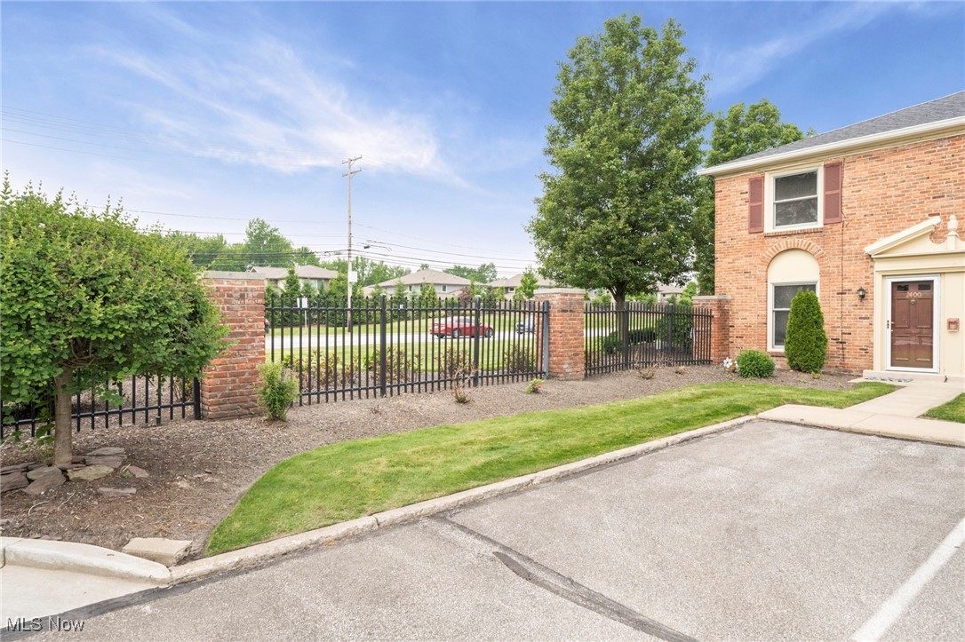 Georgetown/Lyndhurst Condo - Residential