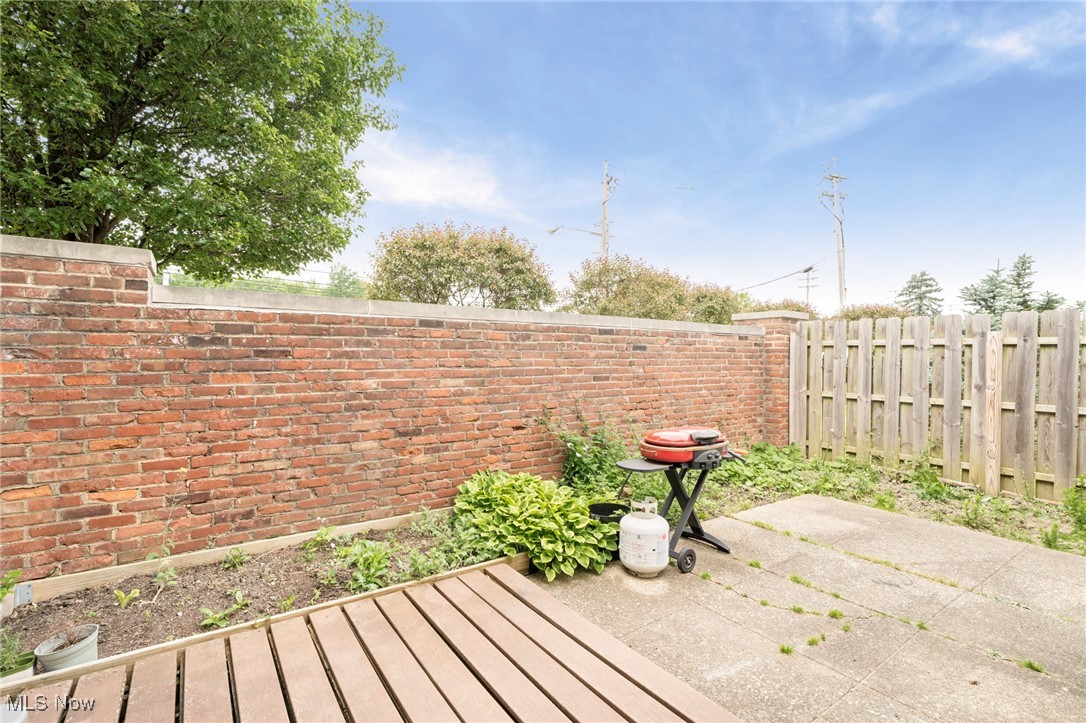 Georgetown/Lyndhurst Condo - Residential