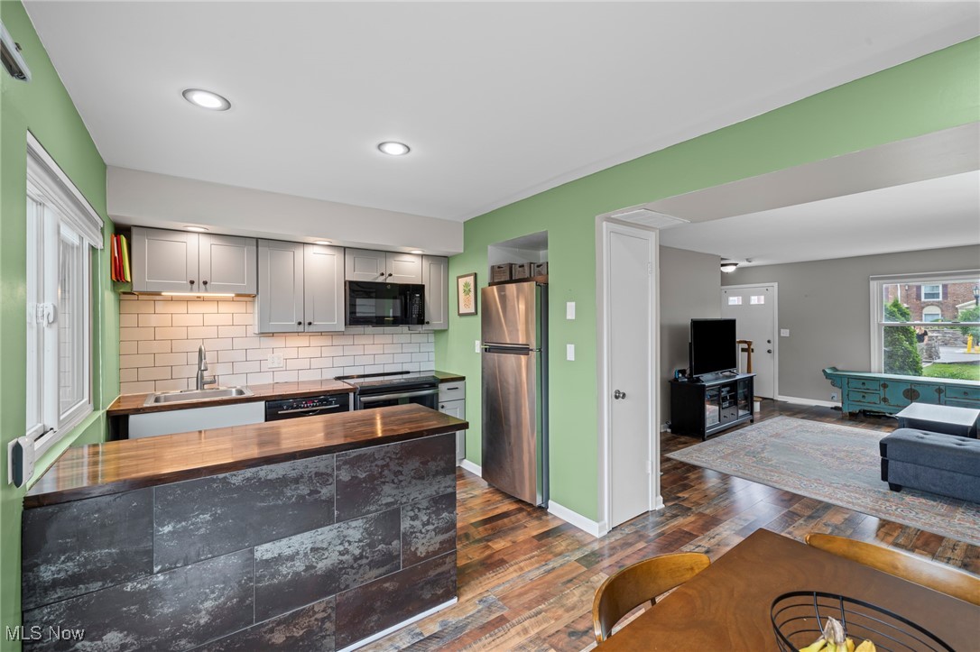 Georgetown/Lyndhurst Condo - Residential