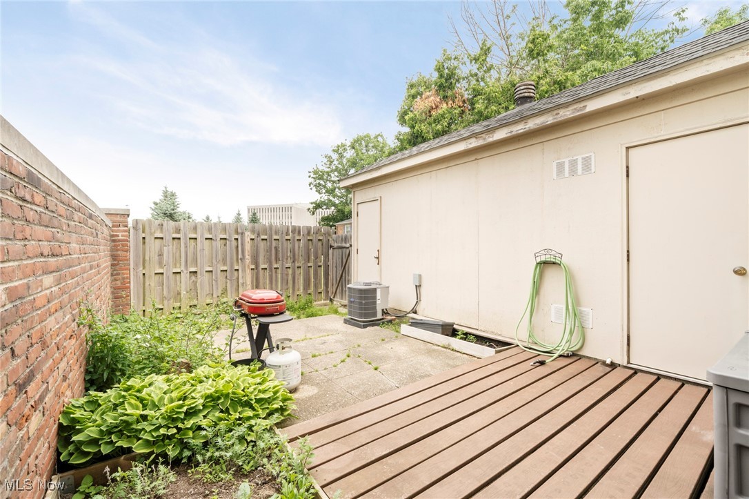 Georgetown/Lyndhurst Condo - Residential