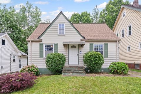 1521 Amberley Avenue Cleveland OH 44109