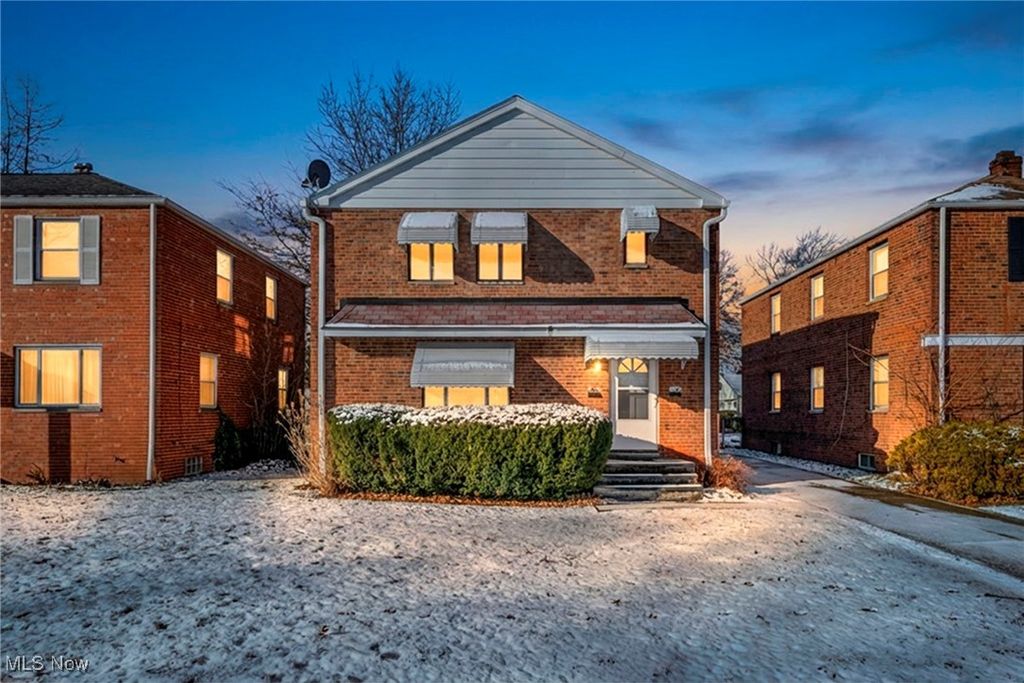 Photo of 422 E E 222nd street #2, Euclid, OH 44123 (MLS # 5181413)