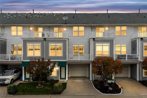 Photo for 289 W Marina Parkway