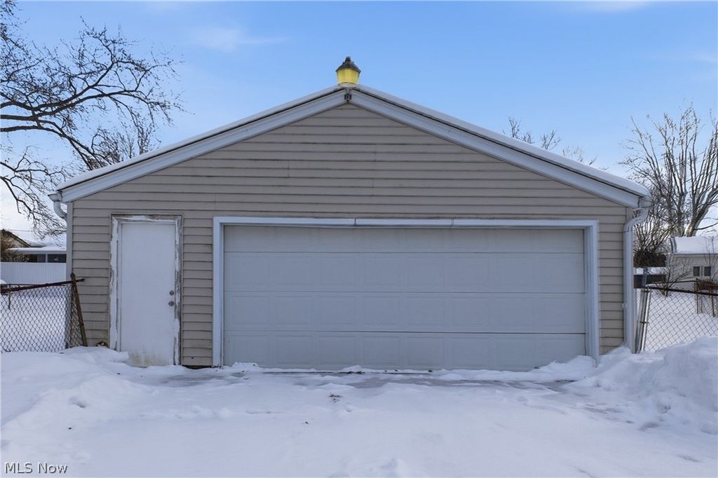 Photo of 5365 Oakcrest Avenue, Austintown, OH 44515 (MLS # 5185563)