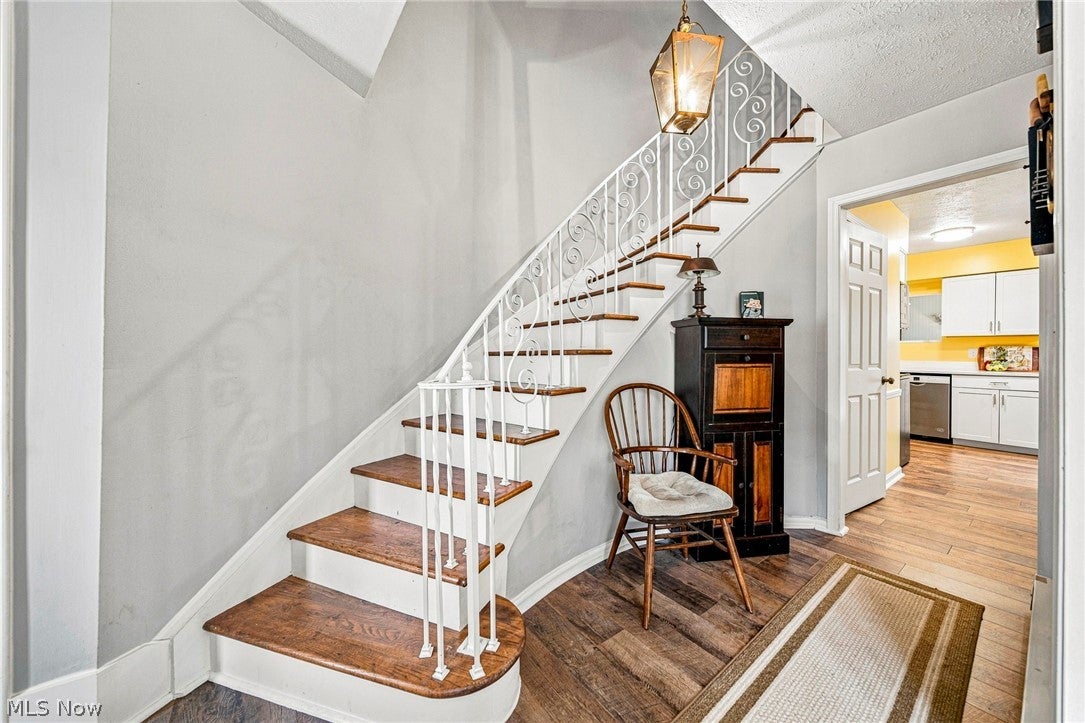 9 Meadowlawn Drive 6