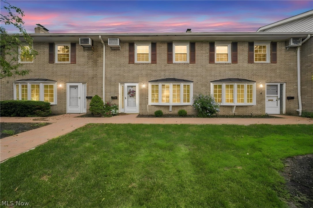 9 Meadowlawn Drive 6