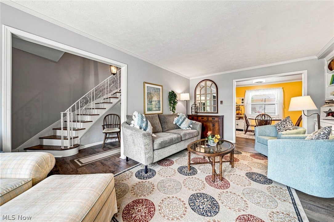 9 Meadowlawn Drive 6
