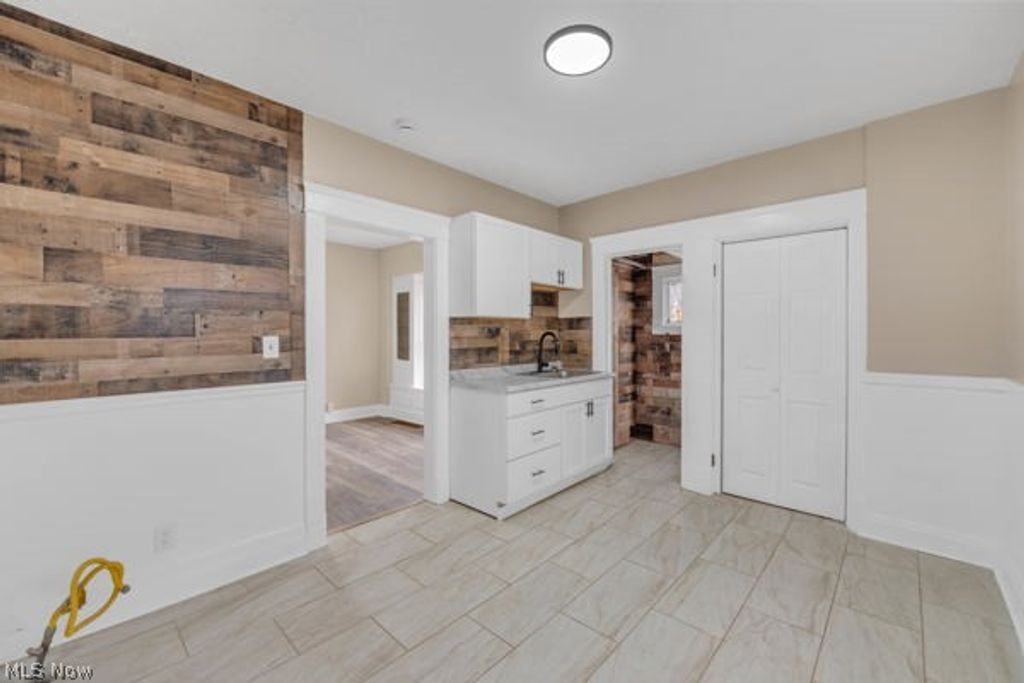 Photo of 3331 E 145th Street, Cleveland, OH 44120 (MLS # 5192286)