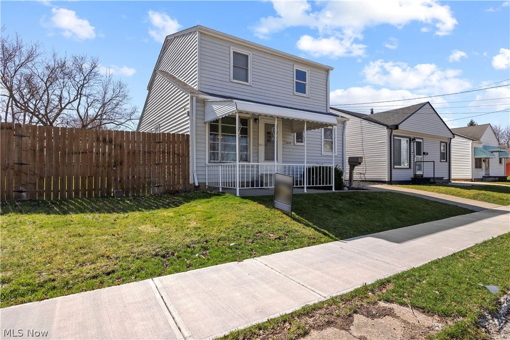 Photo of 12809 Mcgowan Avenue, Cleveland, OH 44135 (MLS # 5197515)