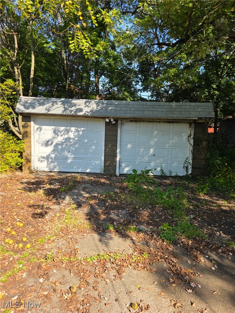 L J Sinotts Southview - Residential Income