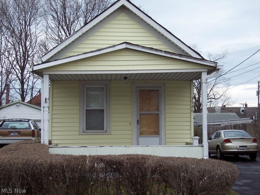 Cozy Ranch.  Starter home? Down sizing?  Could be a Rental??.  Appliances stay. Electrical & panel has been updated,  Siding is newer. 2nd bedroom does not have a closet. Needs some work. Make an offer. This not a short sale or bank owned!!