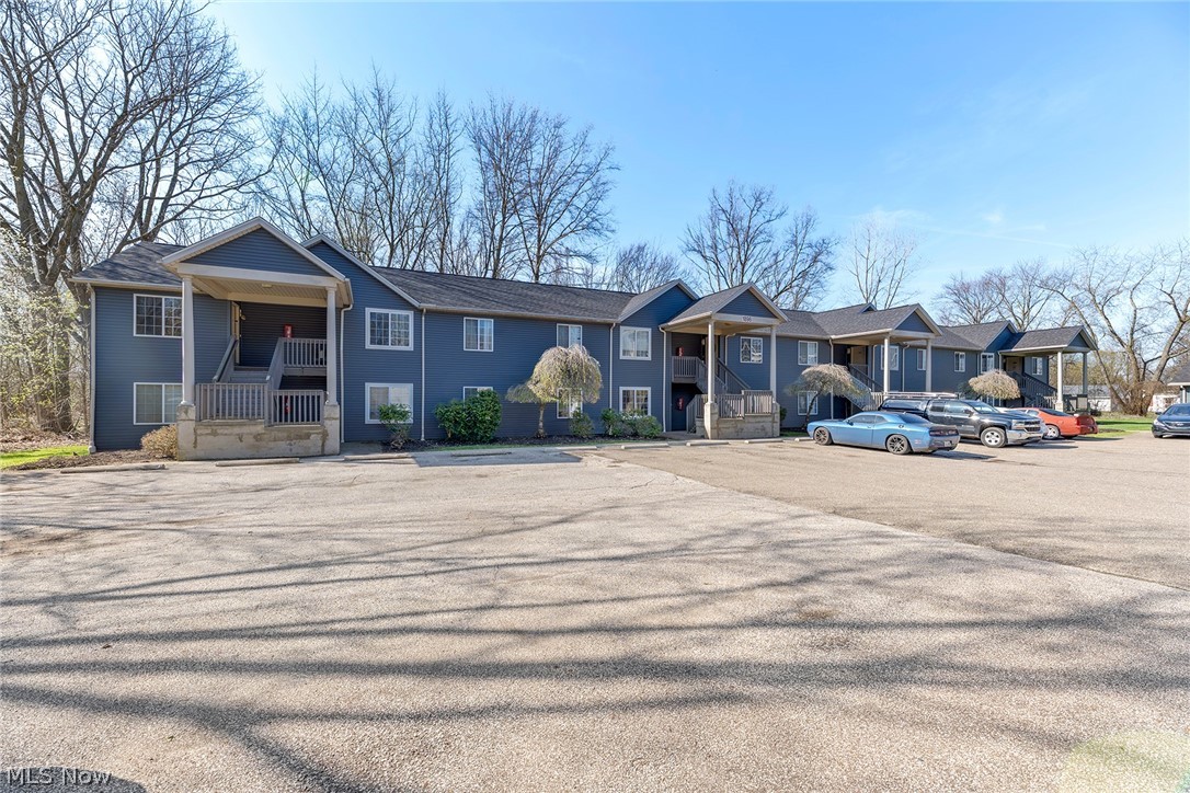 1894-1898 Springfield Lake Boulevard