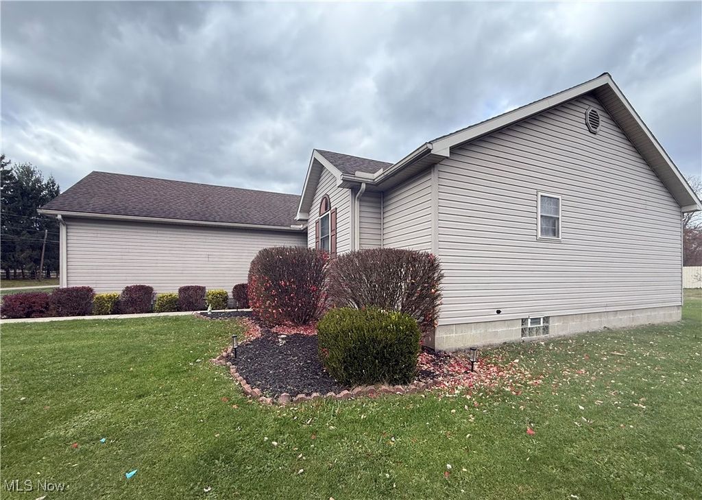 Photo of 416 State Road, Warren, OH 44483 (MLS # 5181909)