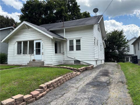 Homes For Sale - 1558 Hillside Terrace<br/> Akron, OH 44305
