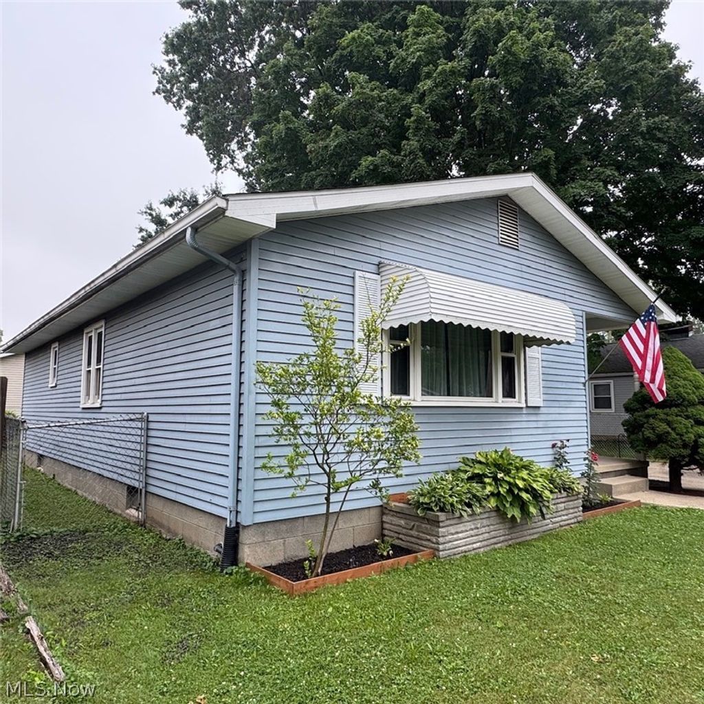 Photo of 289 Middlefield Drive, Akron, OH 44312 (MLS # 5224921)