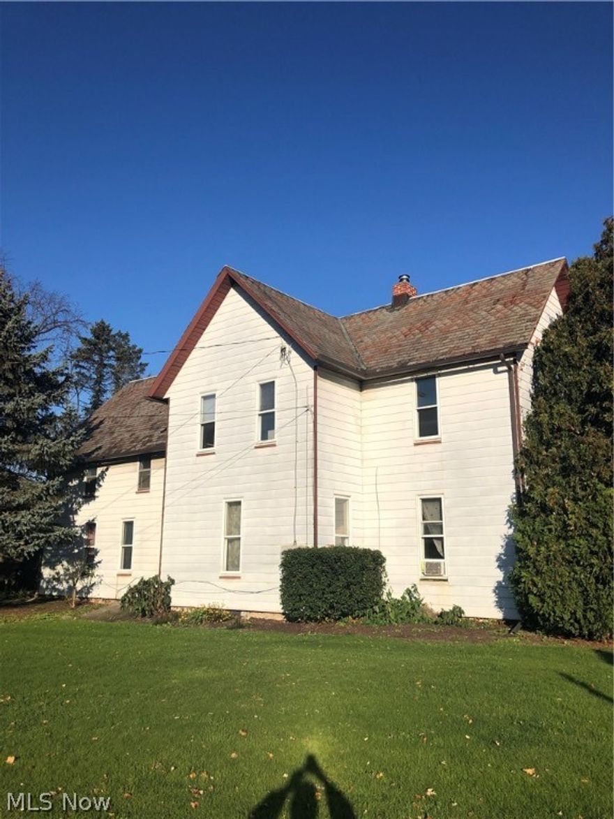 Second floor 1 bedroom apartment. Owner pays utilities... Near SR 8 and Hike & Bike Trail...