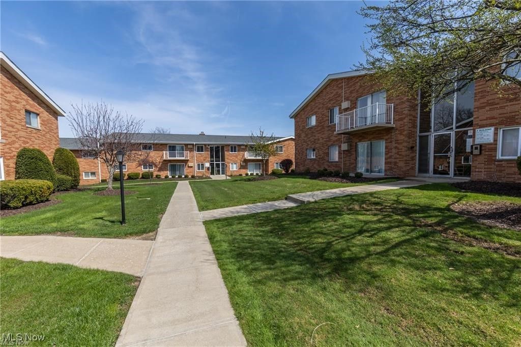 Photo of 501 Tollis Parkway, Broadview Heights, OH 44147 (MLS # 5183964)