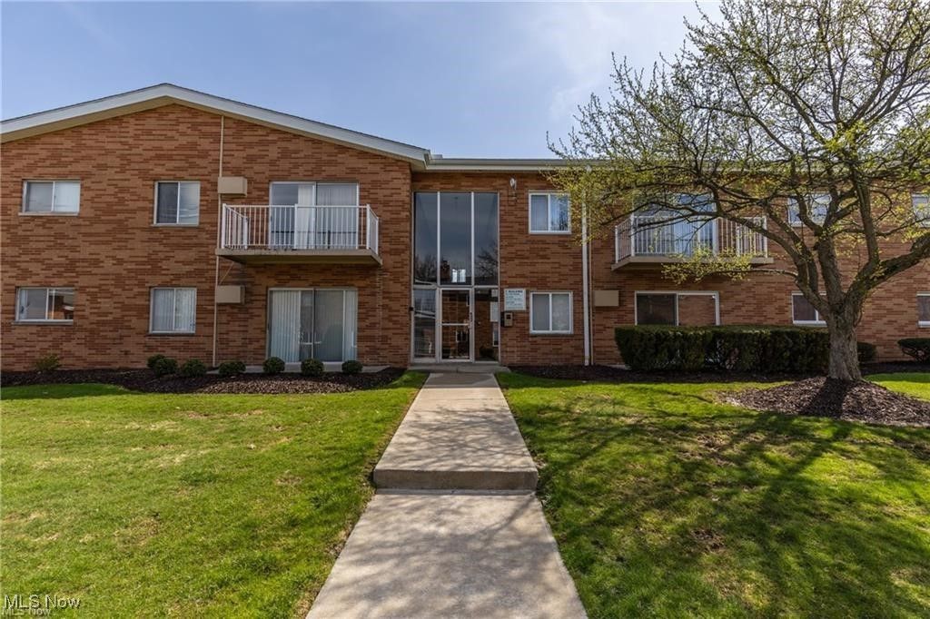 Photo of 501 Tollis Parkway, Broadview Heights, OH 44147 (MLS # 5183964)