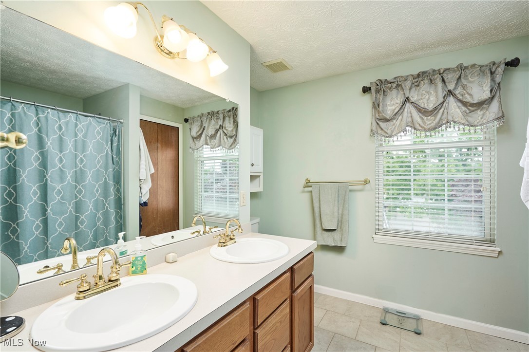 2169 Stonehenge Circle, Akron, Ohio image 19