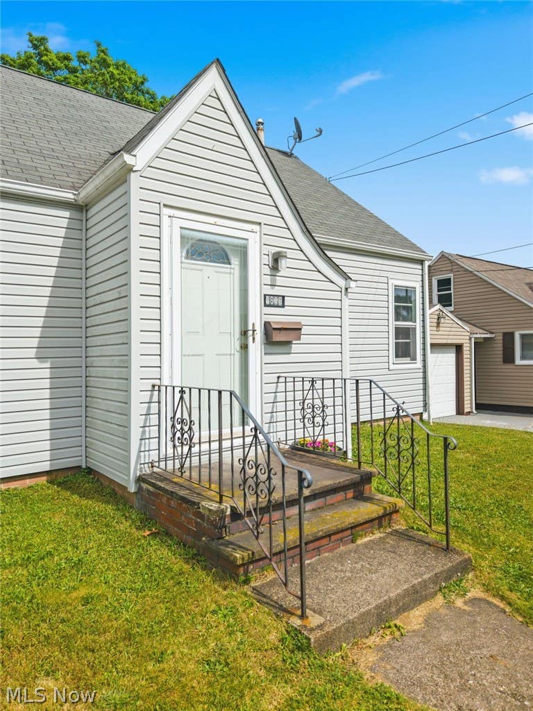 Photo of 1612 Cherry Avenue NE, Canton, OH 44714 (MLS # 5217829)