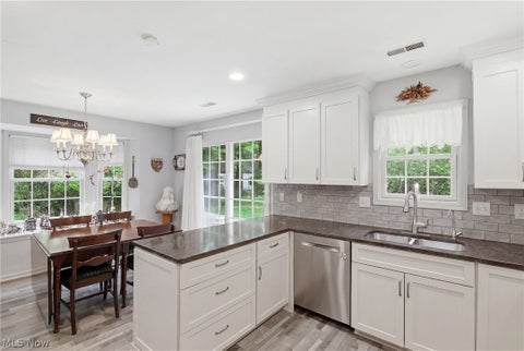 Tiny photo for 310 Bridgewater Lane, Chardon, OH 44024 (MLS # 5255574)