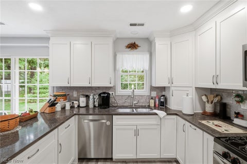Tiny photo for 310 Bridgewater Lane, Chardon, OH 44024 (MLS # 5255574)