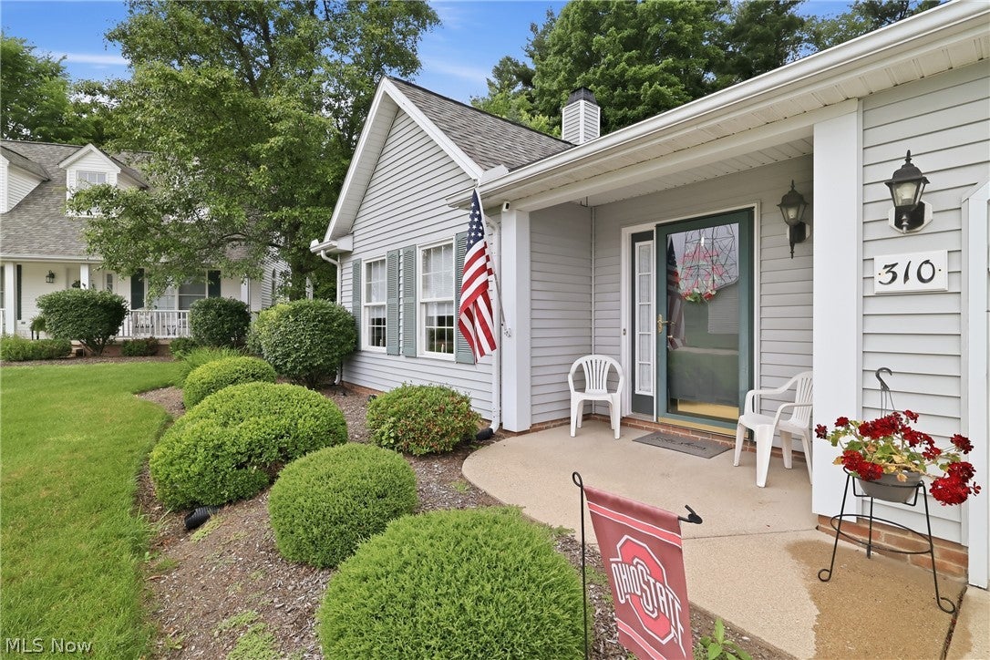 310 Bridgewater Lane