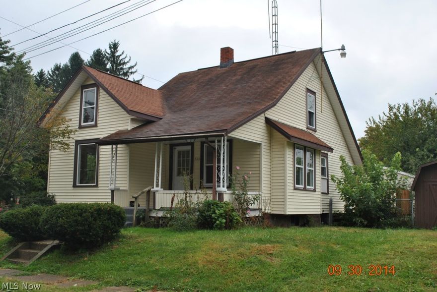 This is a must see! Beautiful renovated home.  Priced to sell.  Huge open kitchen with oak cabinets and new Stainless Steel vented hood.  Kitchen has new, modern faucet.  Home has new carpet and is freshly painted with loads of updates.  Remodeled and updated Main Bath. Call today for your showing!