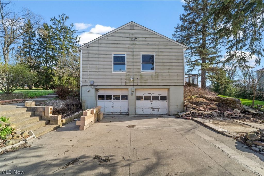 Photo of 5120 Lake Vista Drive, Solon, OH 44139 (MLS # 5200322)