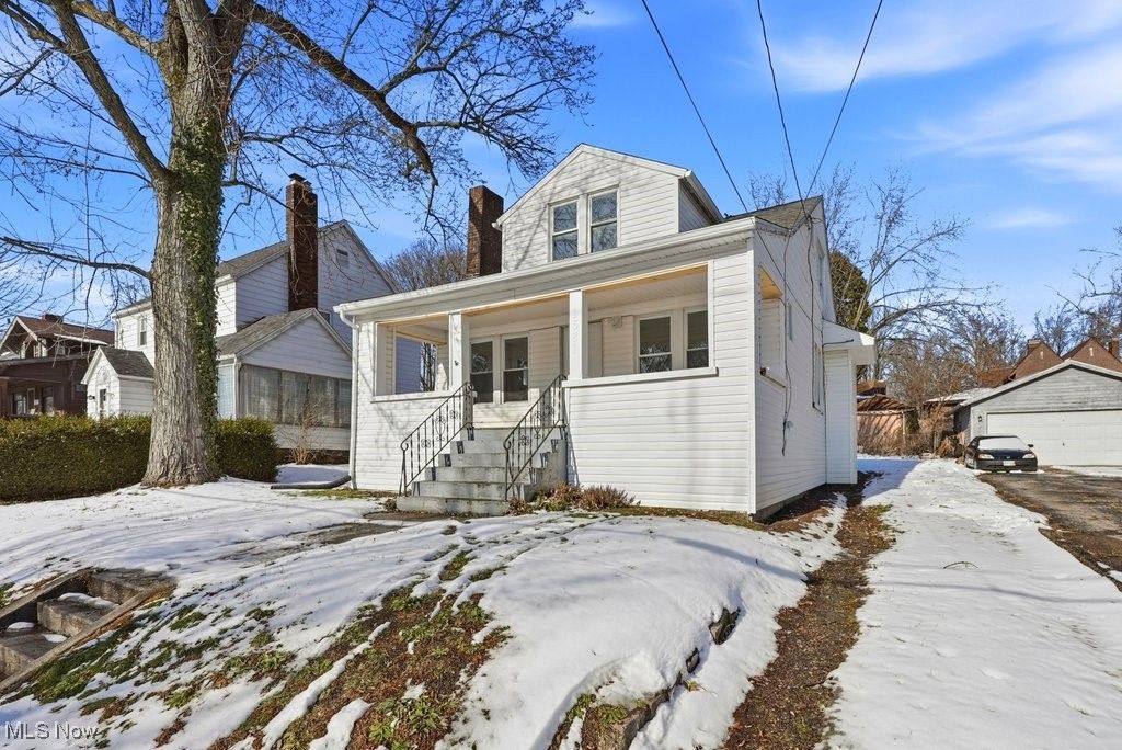 Photo of 1581 Hillside Terrace, Akron, OH 44305 (MLS # 5171068)