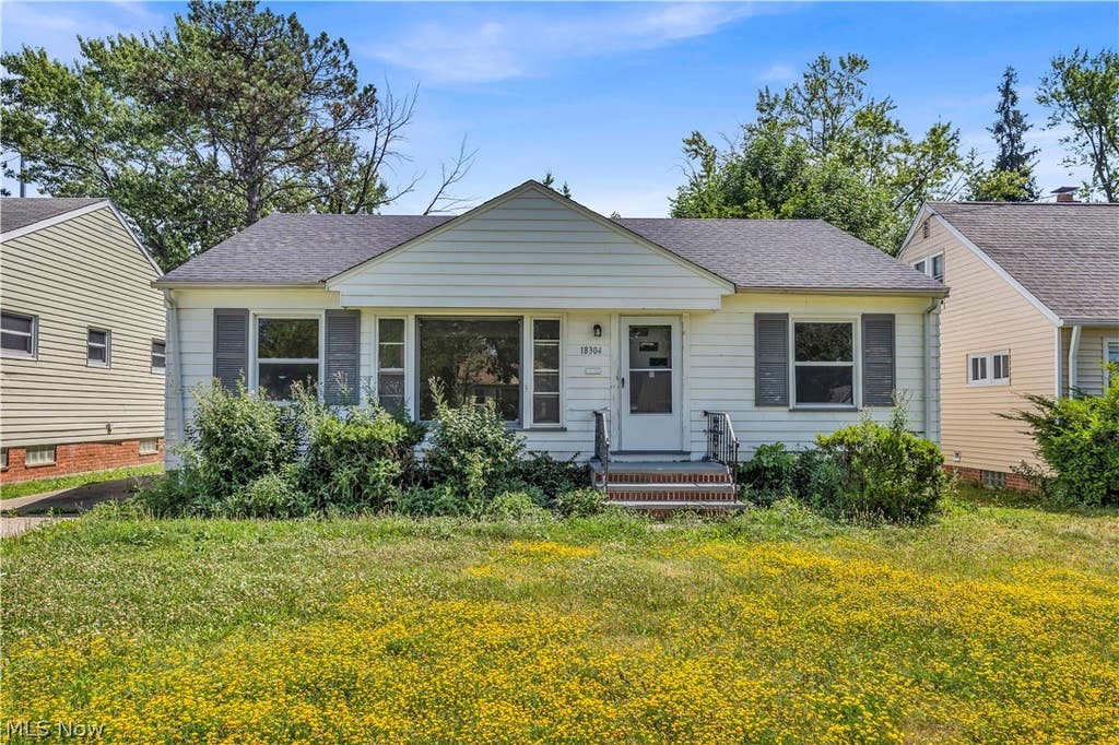 Photo of 18304 Garden Boulevard, Warrensville Heights, OH 44128 (MLS # 5225542)