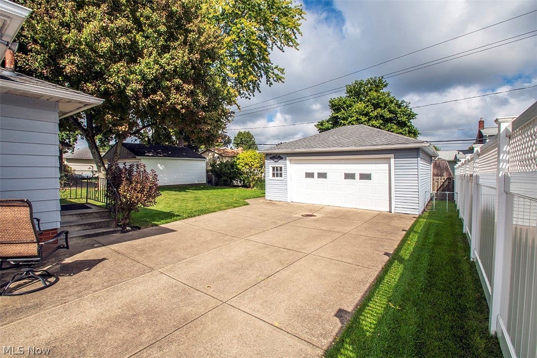 22276 Sandy Lane