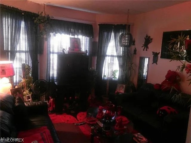 W J Crawford & Jas Parmelees - Residential Lease