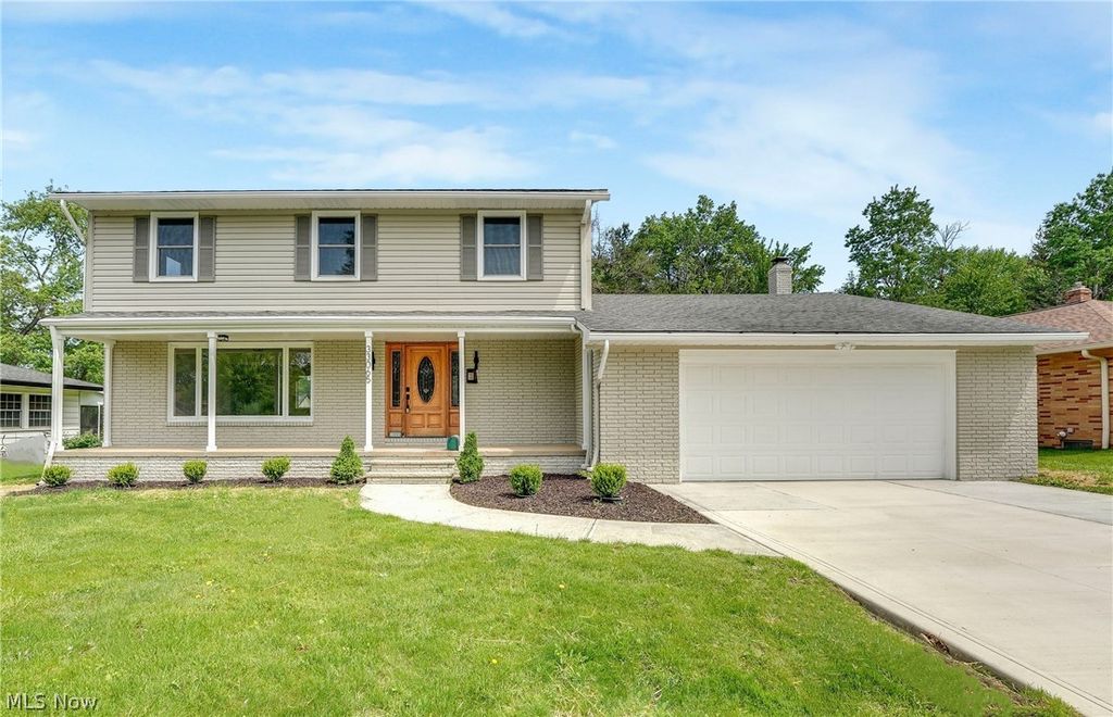 Photo of 33065 Arlesford Drive, Solon, OH 44139 (MLS # 5209061)