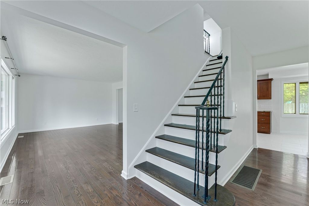Photo of 33065 Arlesford Drive, Solon, OH 44139 (MLS # 5209061)
