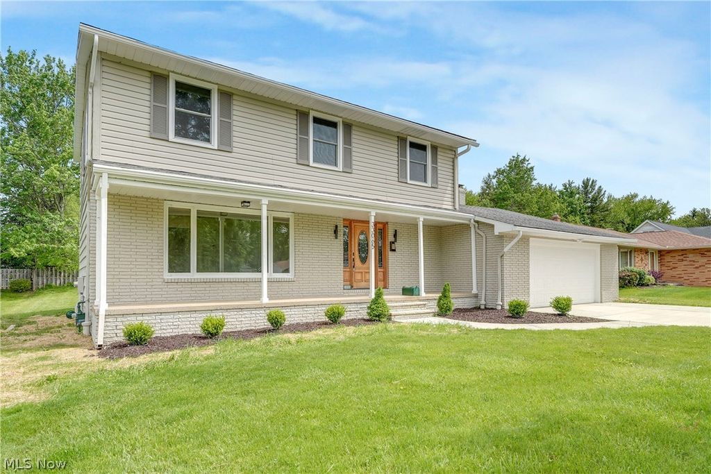 Photo of 33065 Arlesford Drive, Solon, OH 44139 (MLS # 5209061)