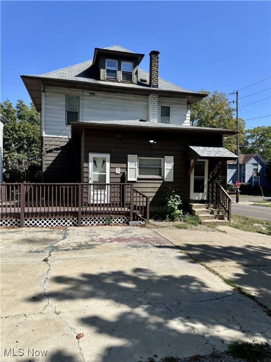 Highland square first floor apartment with ALL utilities included in rent. Centrally located on the corner of Beck and Crosby. This updated studio apartment includes off street parking, your own private entrance, steam heat through out, and communal coin operated laundry in the basement.