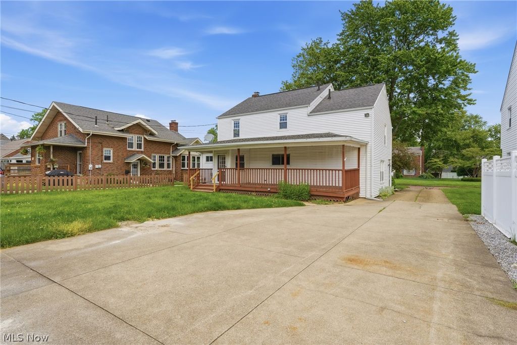 Photo of 215 Harter Avenue NW, Canton, OH 44708 (MLS # 5211065)