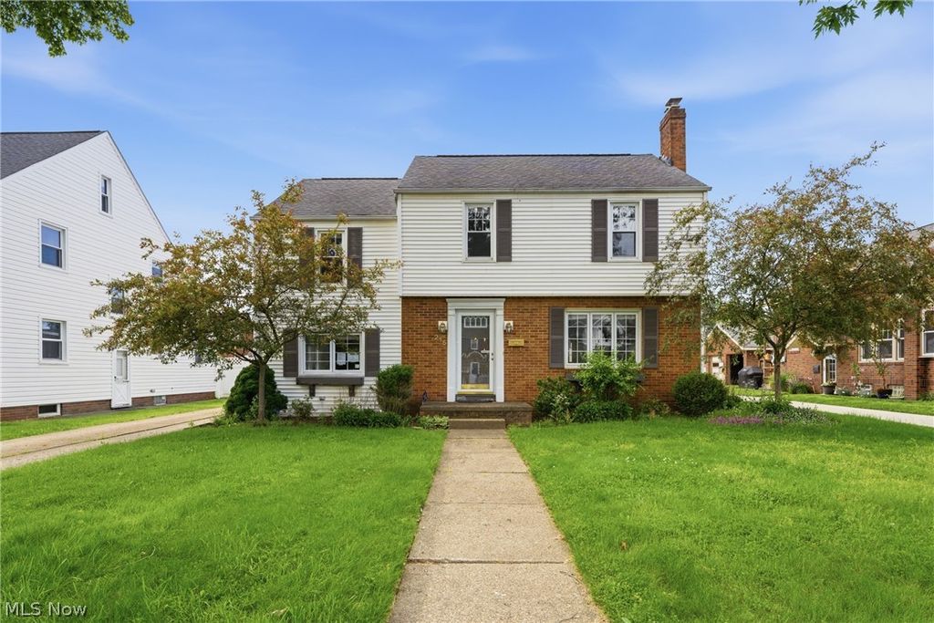 Photo of 215 Harter Avenue NW, Canton, OH 44708 (MLS # 5211065)